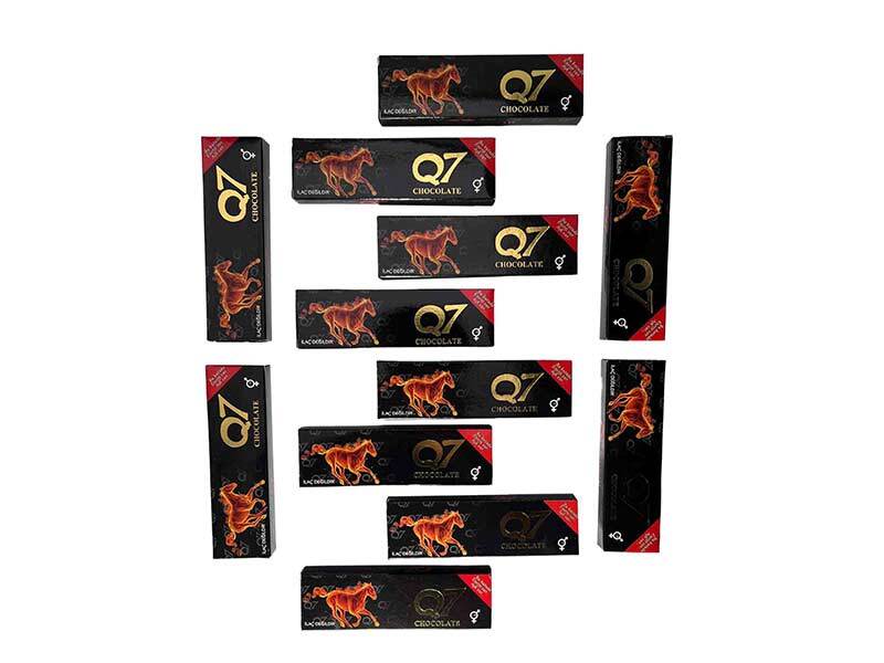 Translation missing: en.Q7 Botanical Extract Chocolate – angled shot of the box with packs partially visible to show quantity and branding - Q7 - accessibility.image_number 4