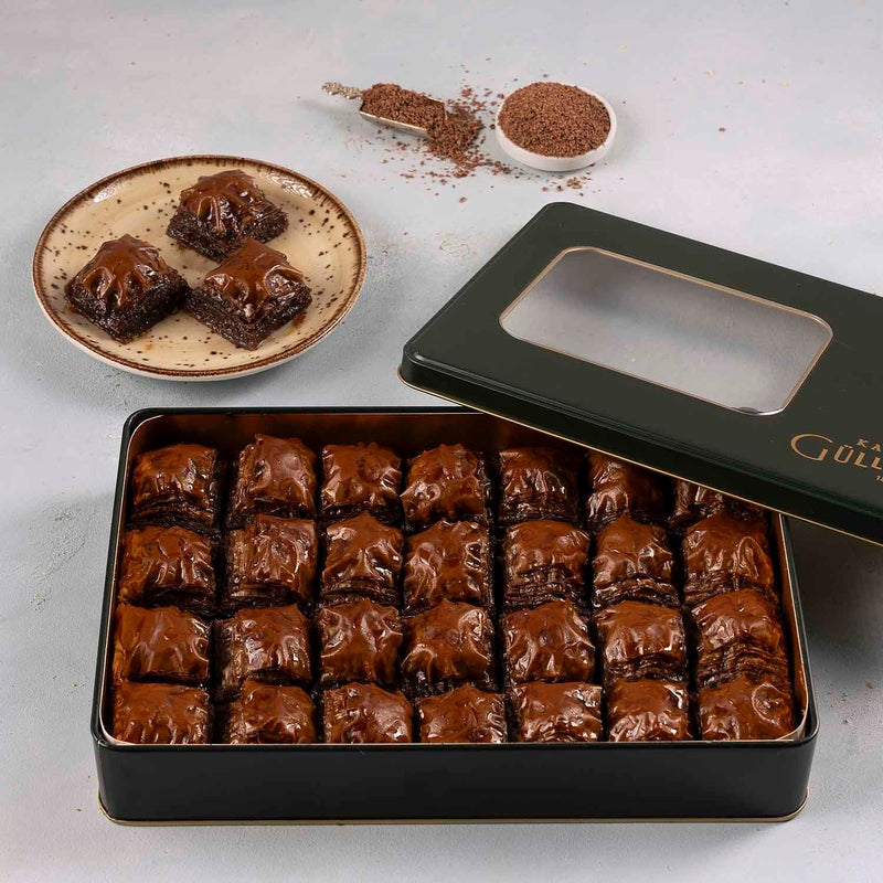 Karakoy Gulluoglu Chocolate Baklava 1kg Metal Gift Box - صورة 2