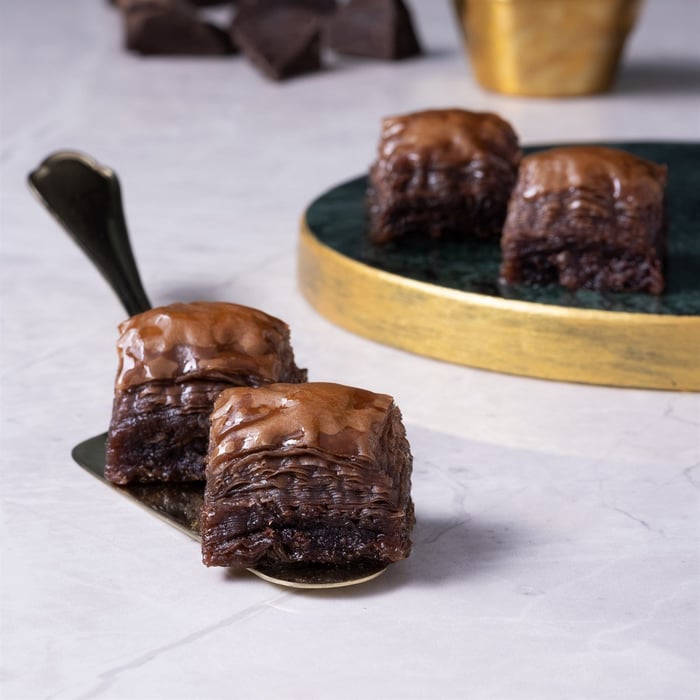 Karakoy Gulluoglu Chocolate Baklava 1kg Metal Gift Box - صورة 1