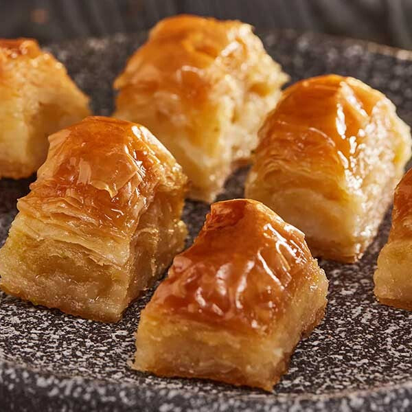 Karakoy Gulluoglu Clotted Cream Plain Baklava 1kg Metal Gift Box
 - صورة 2
