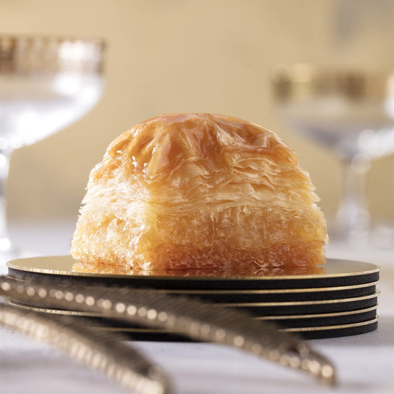 Karakoy Gulluoglu Clotted Cream Plain Baklava 1kg Metal Gift Box - صورة 1