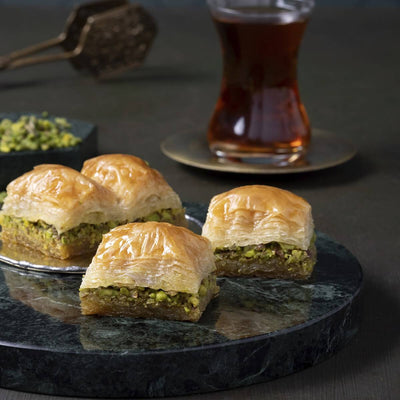Karakoy Gulluoglu Pistachio Baklava 1kg Metal Gift Box