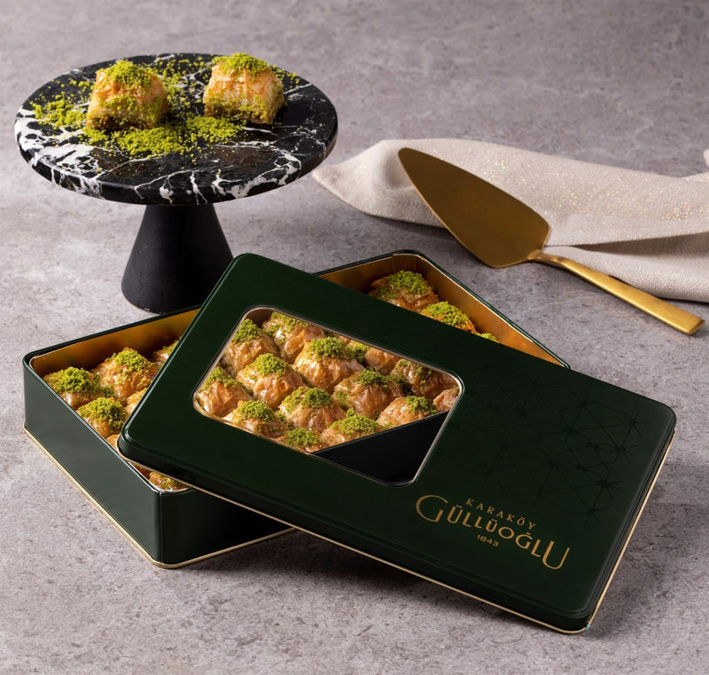 Karakoy Gulluoglu Pistachio Dry Baklava 1kg Metal Gift Box - صورة 2