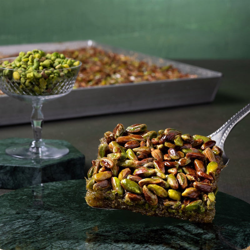 Karakoy Gulluoglu Pistachio Sultani 1kg Metal Gift Box
