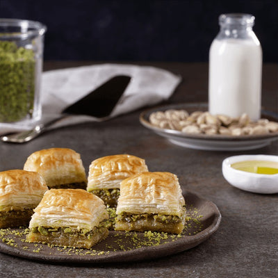 Karakoy Gulluoglu Vegan Pistachio Baklava 1kg Metal Gift Box