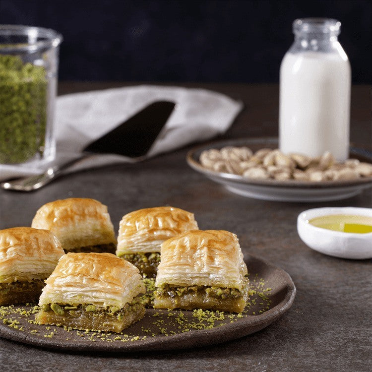 Karakoy Gulluoglu Vegan Pistachio Baklava 1kg Metal Gift Box