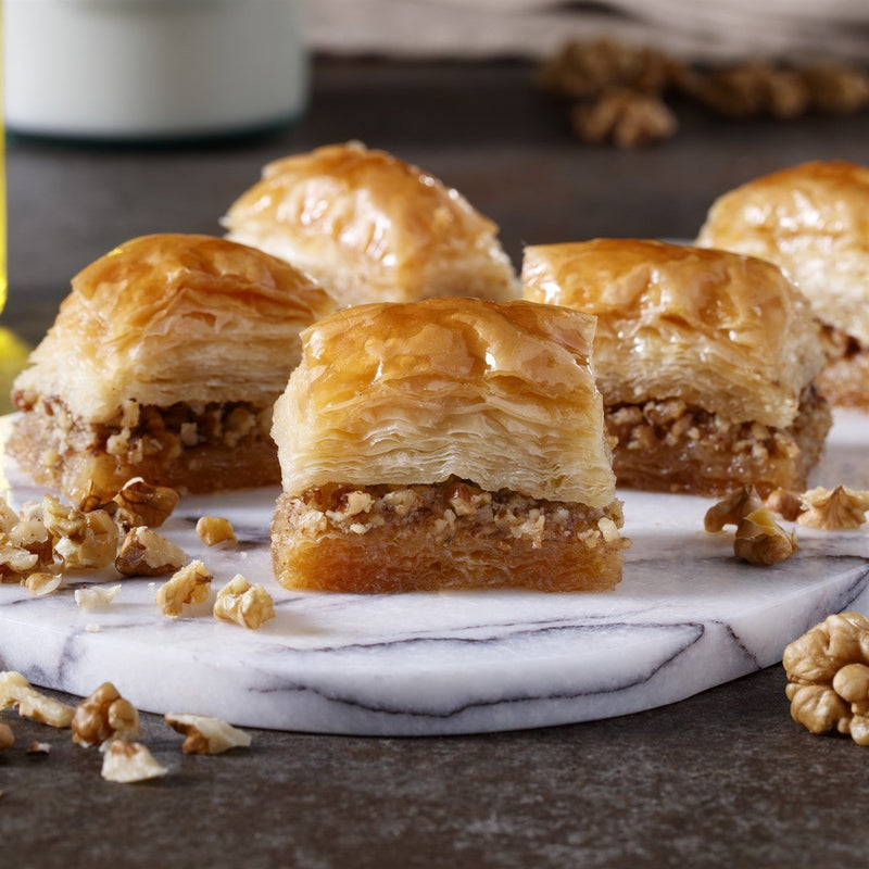 Karakoy Gulluoglu Vegan Walnut Baklava 1kg Metal Gift Box - صورة 2