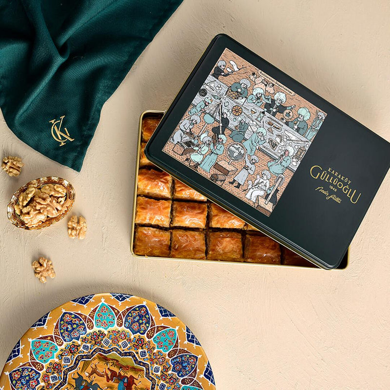 Karakoy Gulluoglu Walnut Baklava 1kg Metal Gift Box - صورة 2