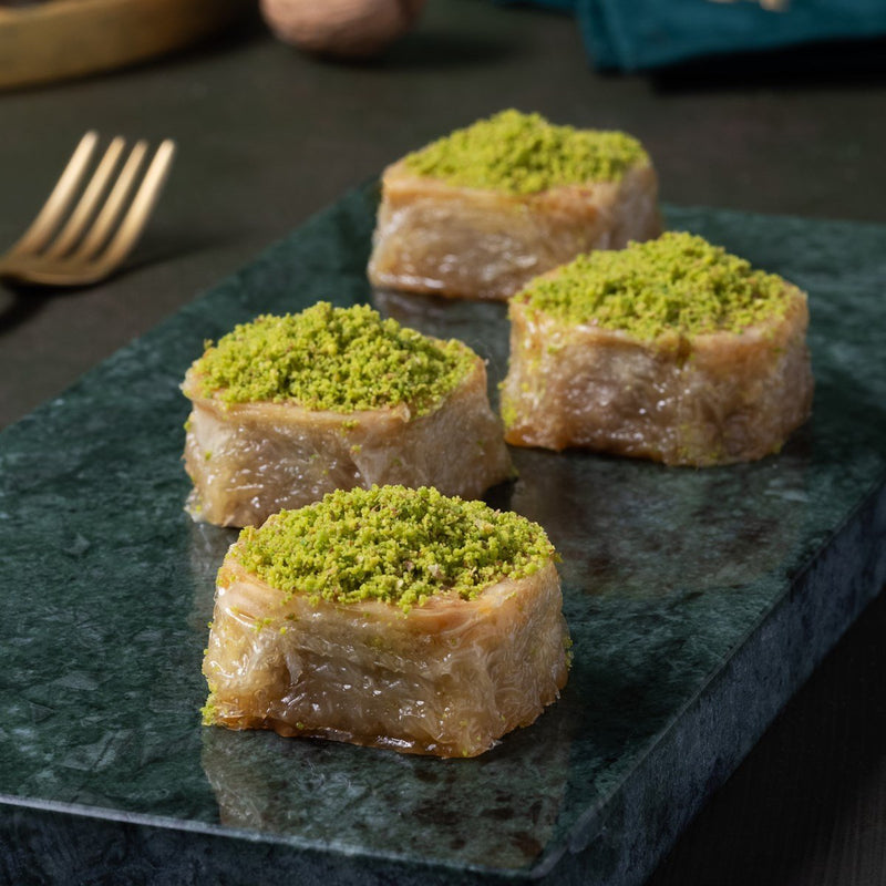 Karakoy Gulluoglu Walnut Palace Sarma 1kg Metal Gift Box - صورة 1