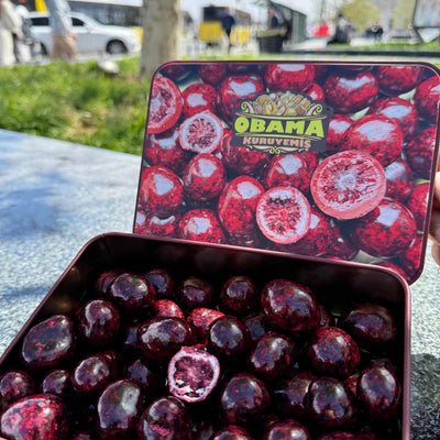 Obama Kuruyemis real blackberry chocolate dragees in white chocolate in 750g metal tin