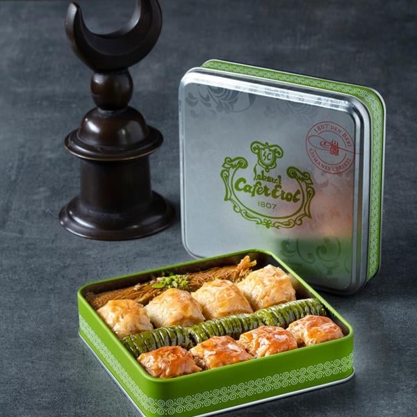 Sekerci Cafer Erol Mixed Assorted Baklava Green Tin 600g