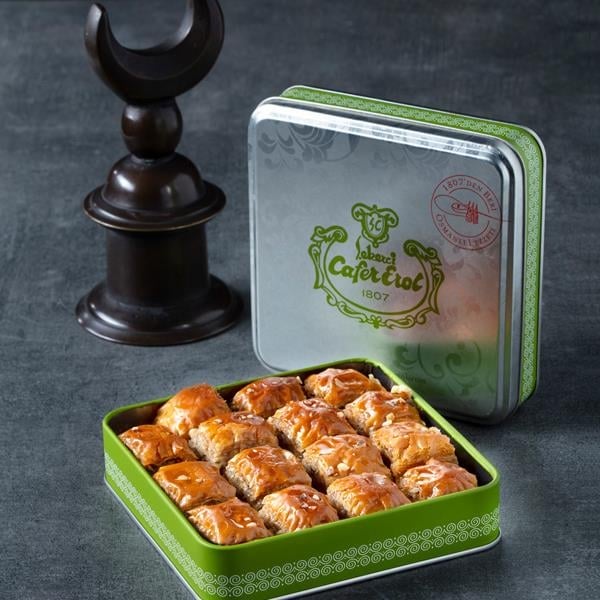 Sekerci Cafer Erol Homemade Walnut Baklava with Butter Green Tin