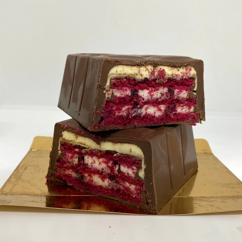 Ulker Chocolate Cake with Red Velvet and Forest Fruit Sauce 395g - Image 3